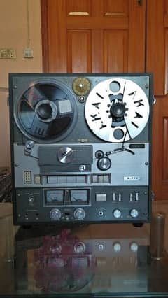 Akai spool tape recorder Model X-355