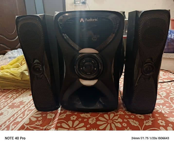 Audionic rainbow r30 for urgent sale good condition 0