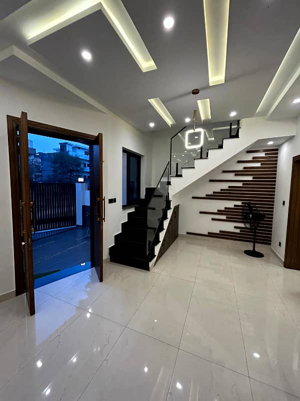 4.4 Marla Beautiful Modern Design House Available For Sale on Prime Location 0