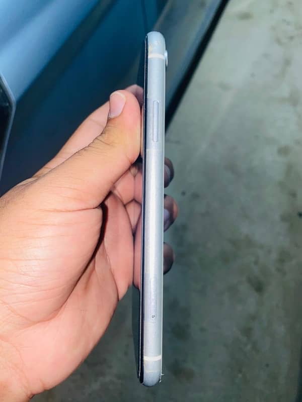 Iphone Xr 64 GB NON-PTA Factory Unlock 3