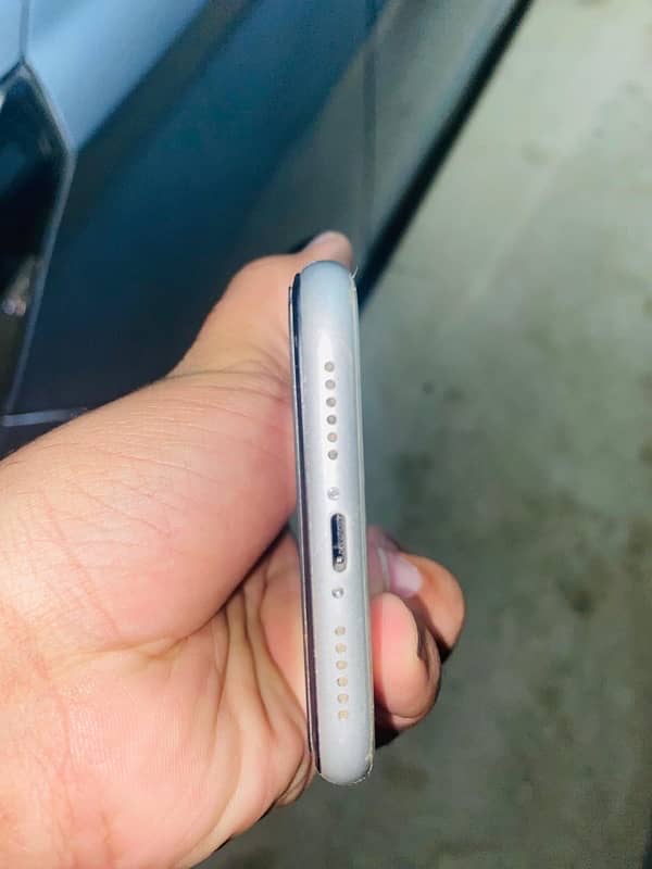 Iphone Xr 64 GB NON-PTA Factory Unlock 5