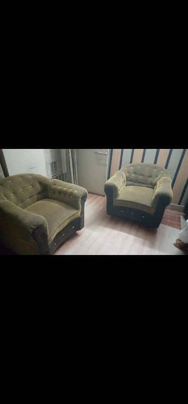 05 Seater Sofa (Behtreen Condition) 1