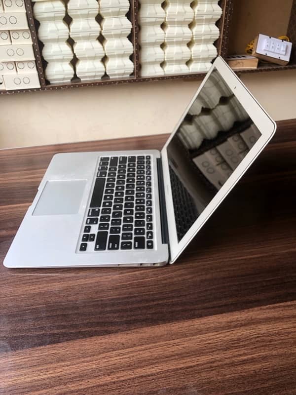 Macbook Air 2015 8/128 SSD with graphics card 1