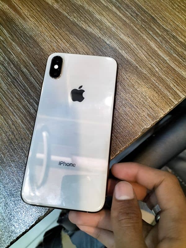 iPhone Xs Gold Colour 0