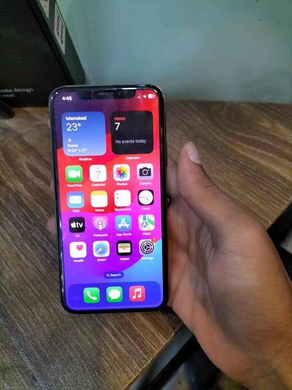 iPhone Xs Gold Colour 5