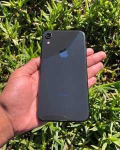 I phone Xr Battery health 90 parsant and 64gb clean pic's