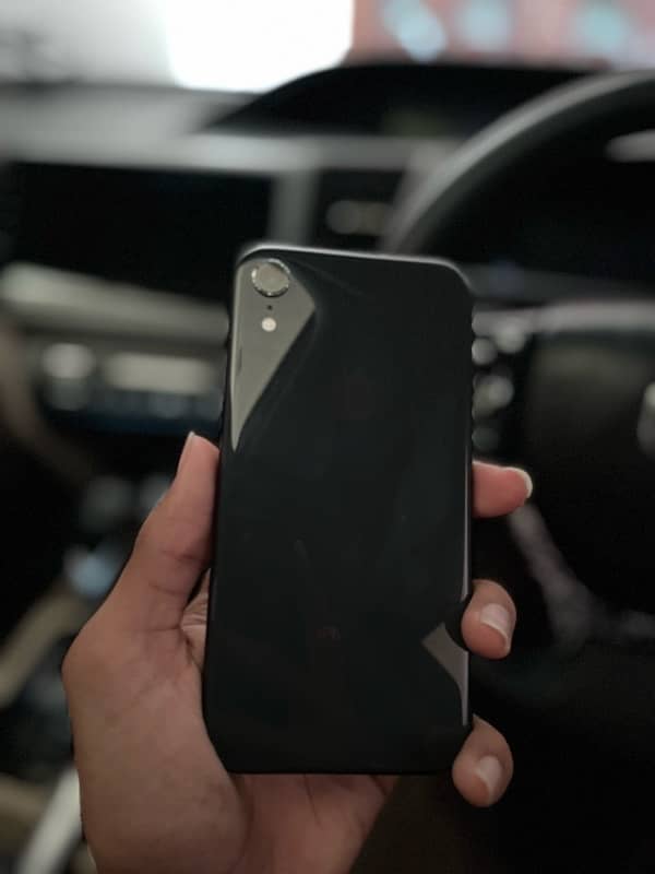 iPhone XR 1