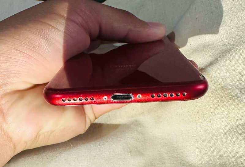 iphone 8 (red) non pta 4