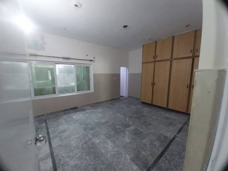 Spacious 5 Marla House for Rent in Johar Town 3 Beds, 4 Baths, Double Kitchen & Double TV Lounge 9