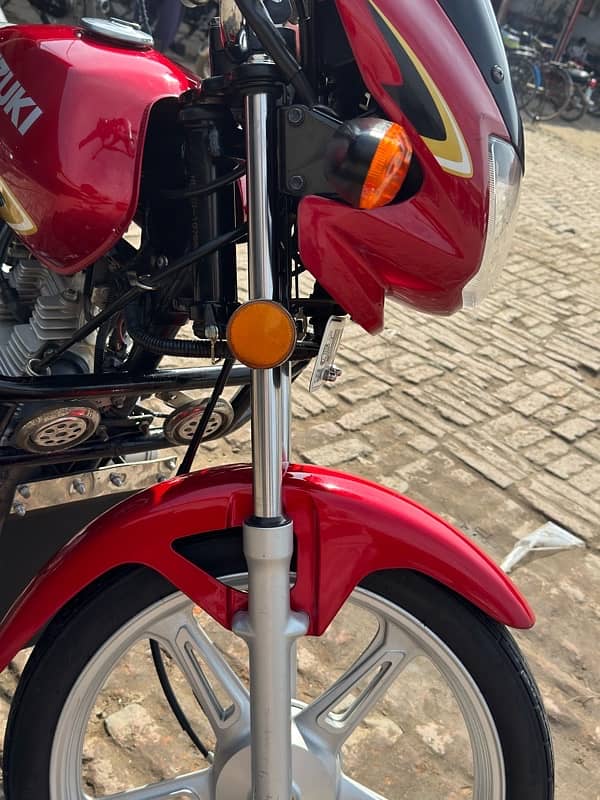 Suzuki 110 2022 red 3