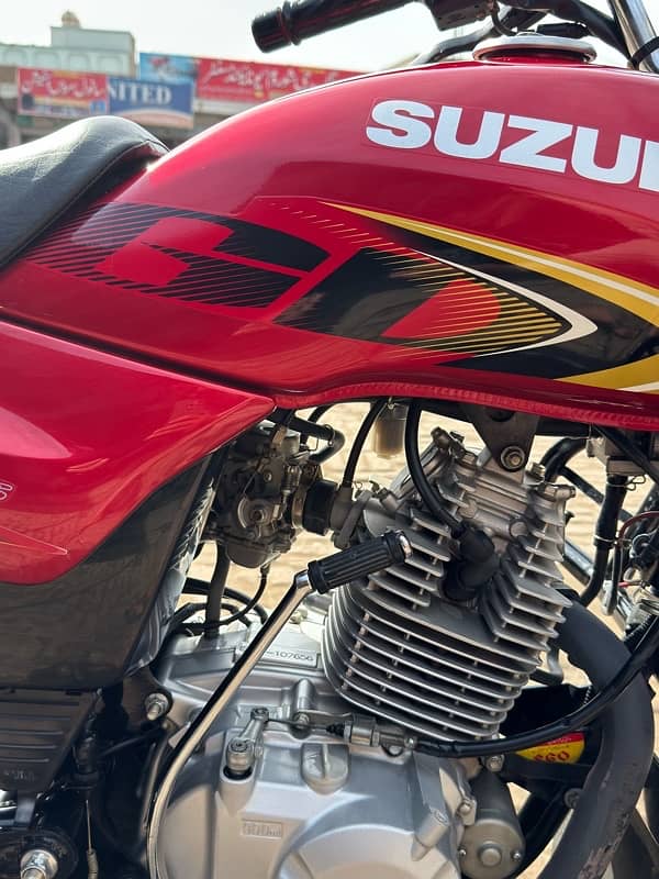 Suzuki 110 2022 red 4