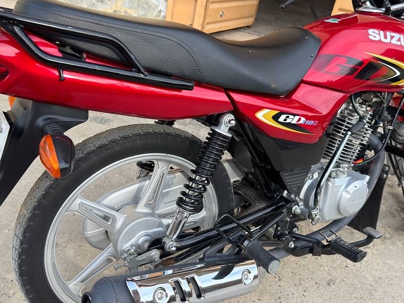 Suzuki 110 2022 red 11