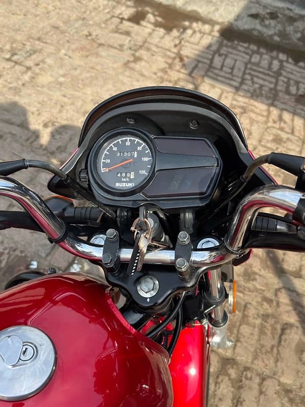 Suzuki 110 2022 red 13