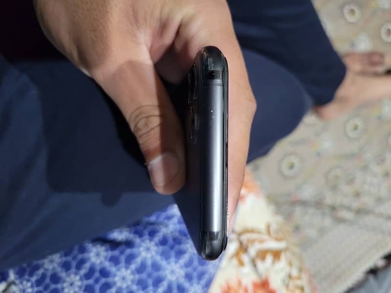 iPhone 11pro pta approved 1