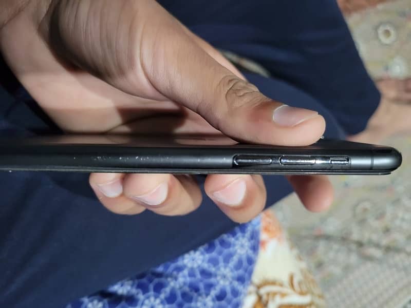 iPhone 11pro pta approved 5