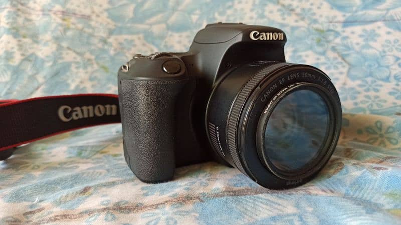 canon 200D like new 1