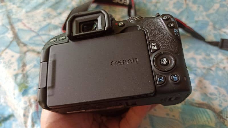 canon 200D like new 2