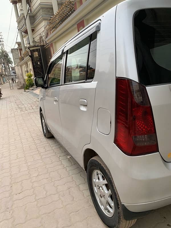 Suzuki Wagon R 2018 3