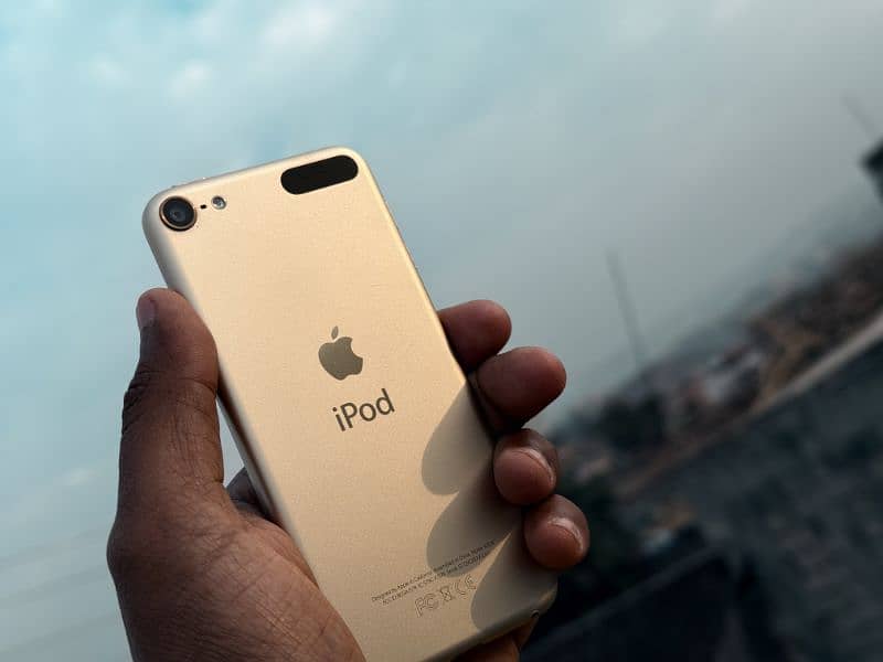 Ipod 6th Generation 32GB Gold 0