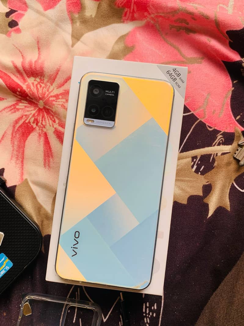 VIVO Y21 WITH 10/10 CONDITION WITH BOX 2