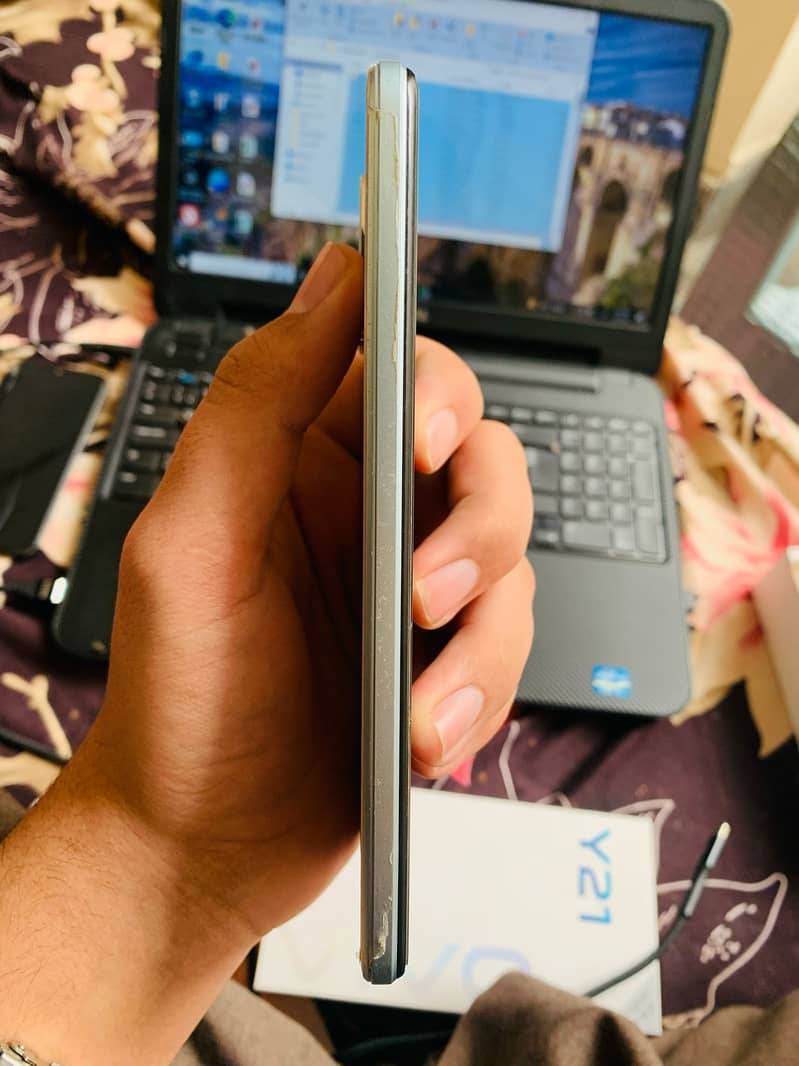 VIVO Y21 WITH 10/10 CONDITION WITH BOX 3