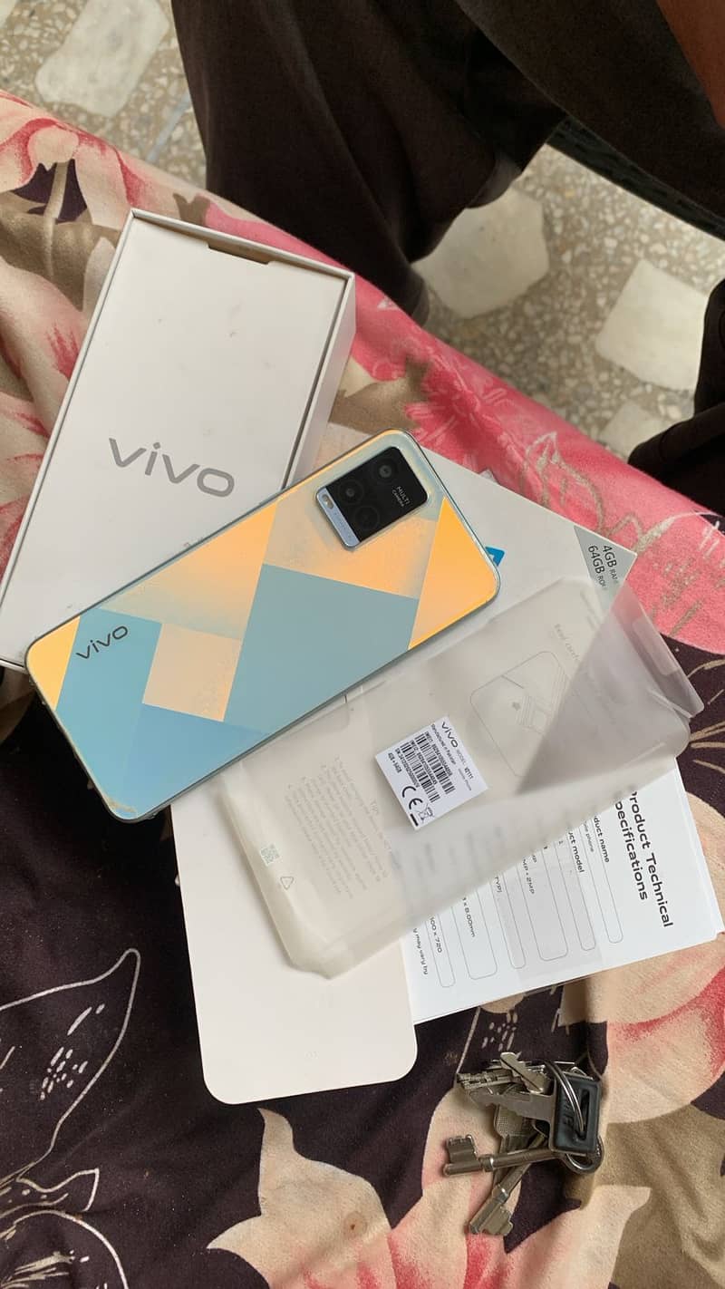 VIVO Y21 WITH 10/10 CONDITION WITH BOX 9