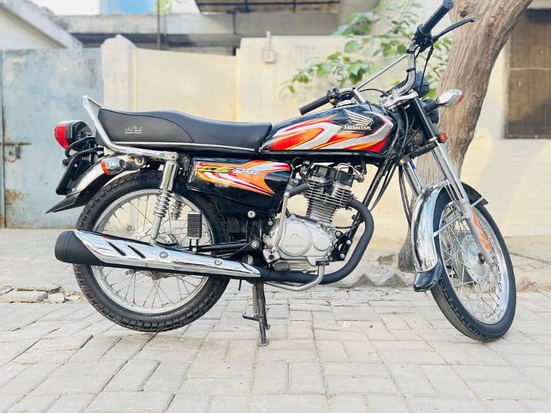 Honda 125 2022 Model Black 10/10 Condition Total Gunine For Sale. 2