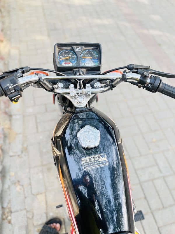 Honda 125 2022 Model Black 10/10 Condition Total Gunine For Sale. 3