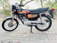 Honda 125 2022 Model Black 10/10 Condition Total Gunine For Sale.