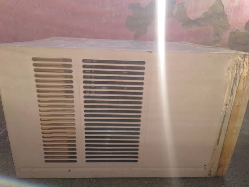 Ac in good condition excellent cooling 03065565730 0