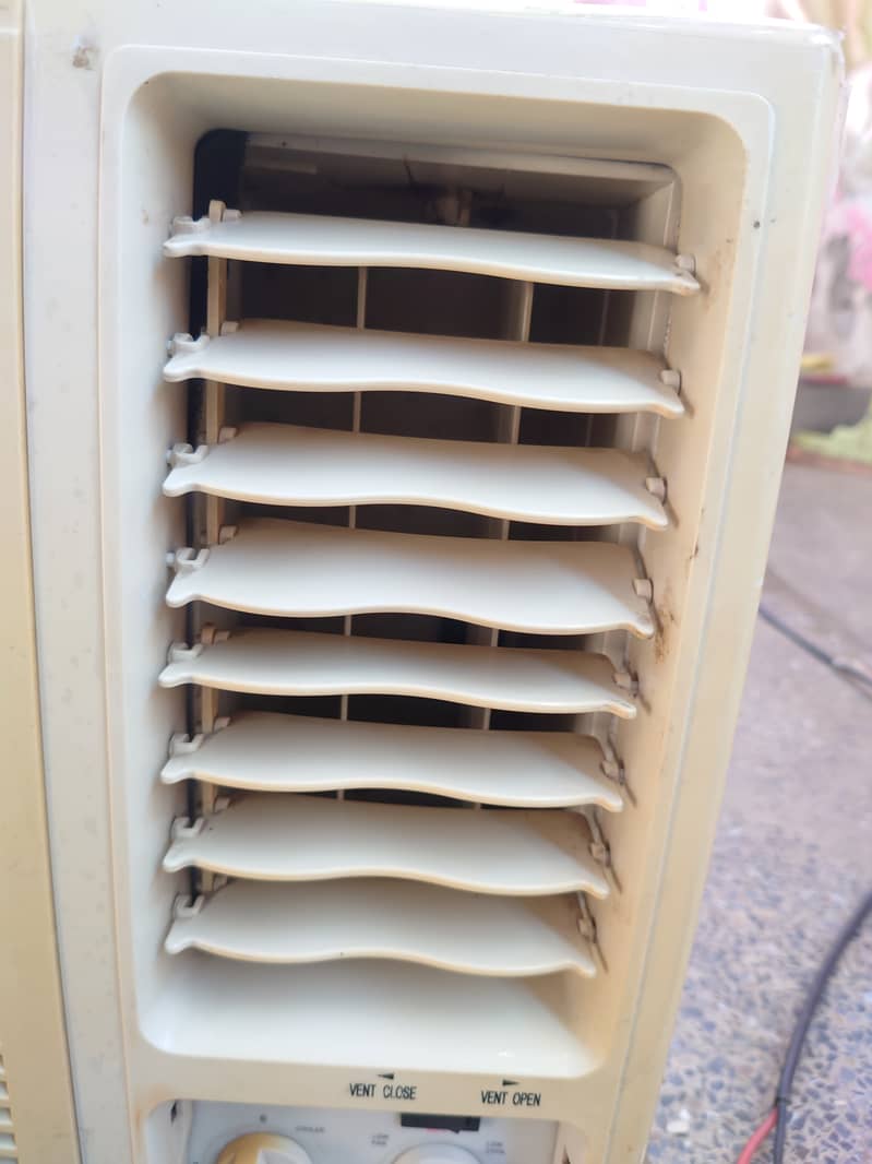 Ac in good condition excellent cooling 03065565730 2