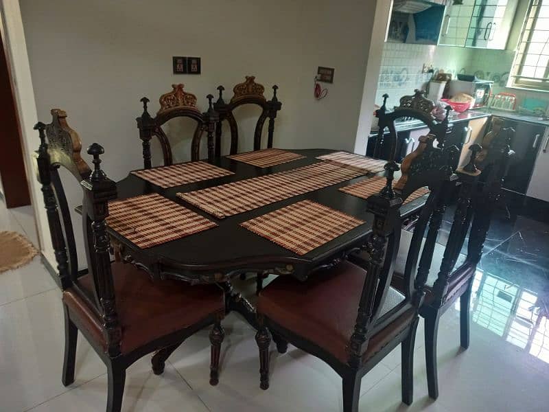 Chinioty dinning table with 6 chairs . 5