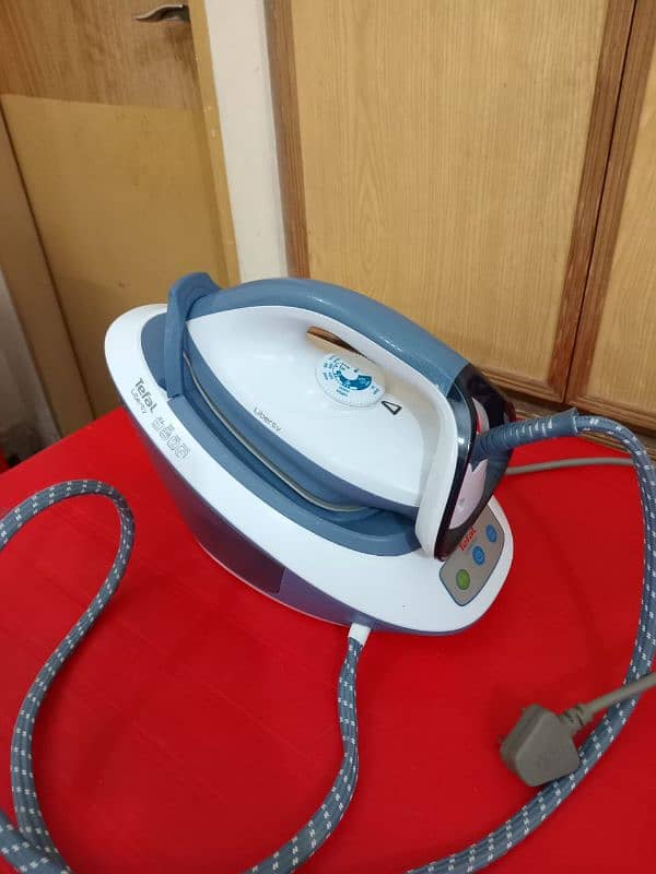 Tefal Liberty Instant Steam Generator Iron 1