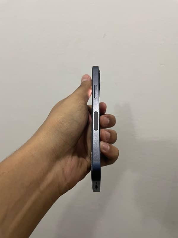 iphone 12 mini 4