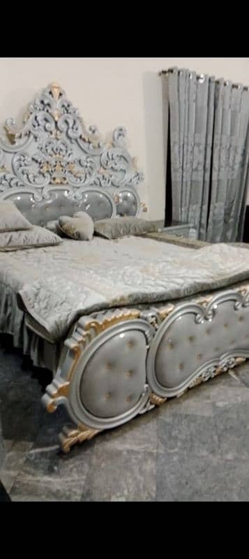 just 3 month used complete bed set including 2 chairs with table 0