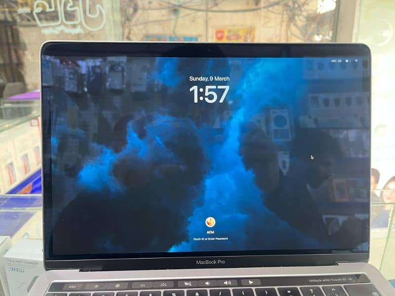 mac book pro 2019 tuch bar good condition icloud bypass 1