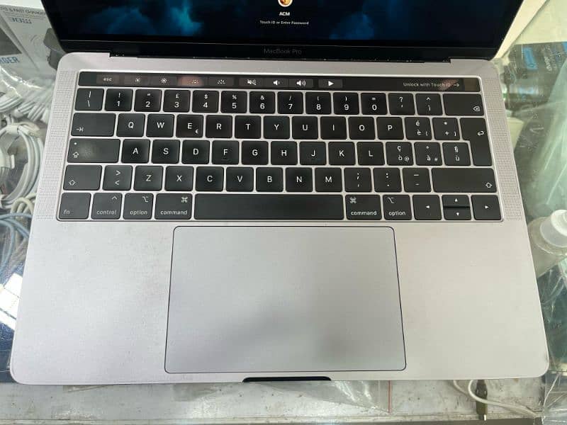 mac book pro 2019 tuch bar good condition icloud bypass 3