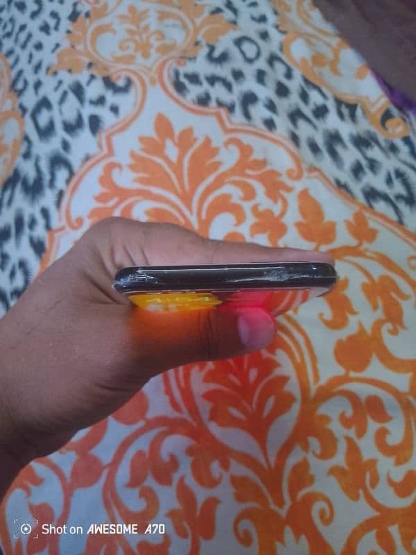 condition very good 10 by 10 no open no repair non active 6GB/128GB 2