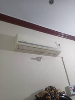 Best Condition Non Inverter AC available