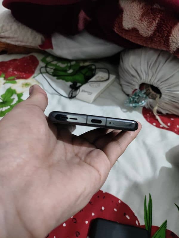 OnePlus 12 new condition Complete Box 2