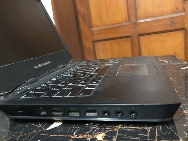 alien ware p39g     gaming laptop 4