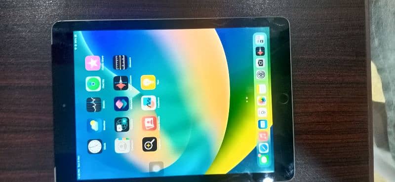 Apple Ipad air 5th generation 128gb Wi-Fi +Cellular PTA Approved 1