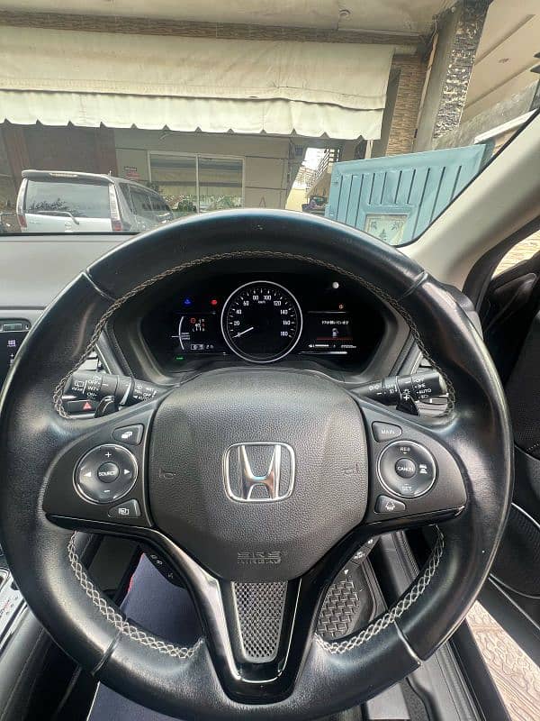 Honda Vezel Z Sensing Model 2018 Import 2023 - Unregistered 8