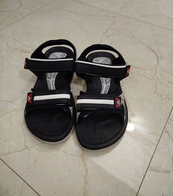 New Kito Men Sandal 40 Size 3