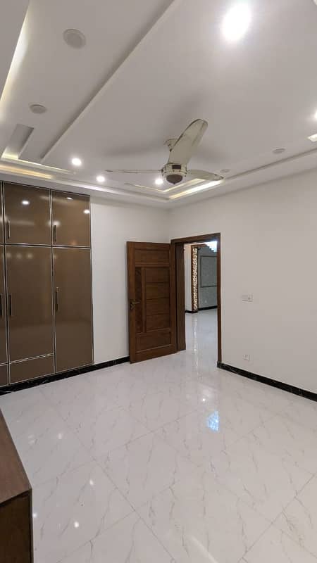 3 Bedrooms Luxury HOuse For Sale In Bahria Town Jinnah Block 2