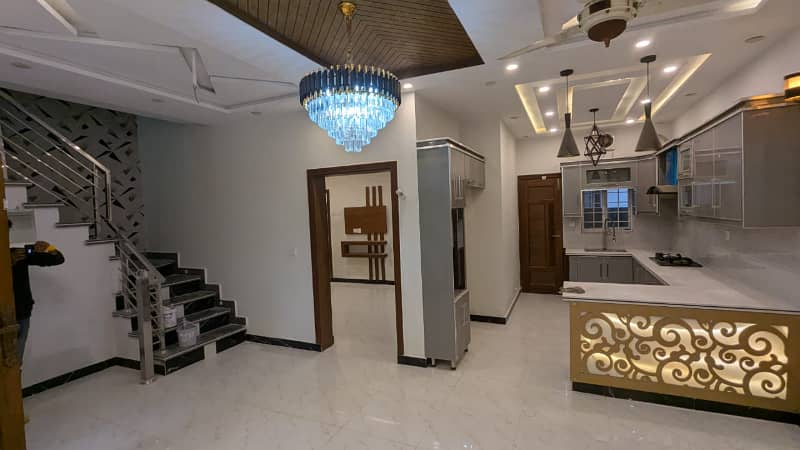 3 Bedrooms Luxury HOuse For Sale In Bahria Town Jinnah Block 3