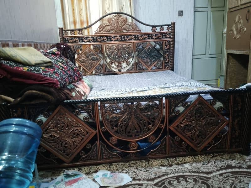 king size iron bed, good condition 1