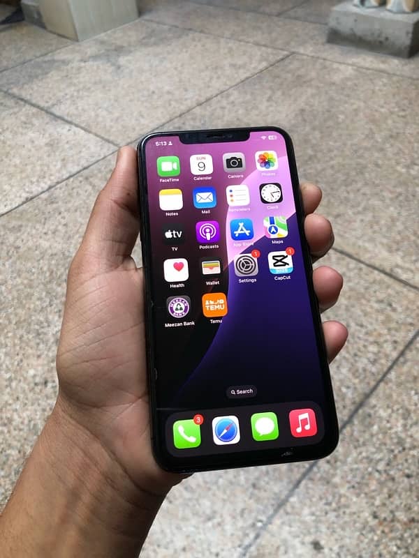 Iphone 11 pro max factory unlock 64Gb 6