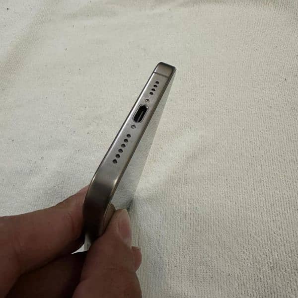 Iphone 15 Pro max 256 GB natural titanium 4