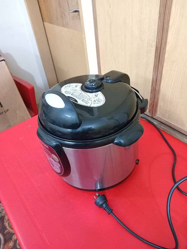 New Wave Multifunctional 2 Litre Electric Pressure Cooker 9